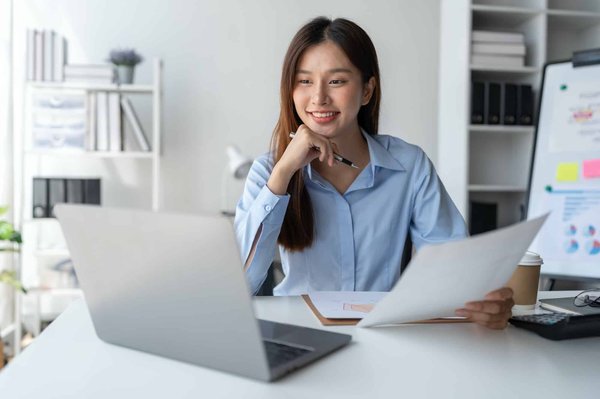 Quelles sont les meilleures stratégies utilisées par le growth hacker pour stimuler la croissance des entreprises en ligne ?